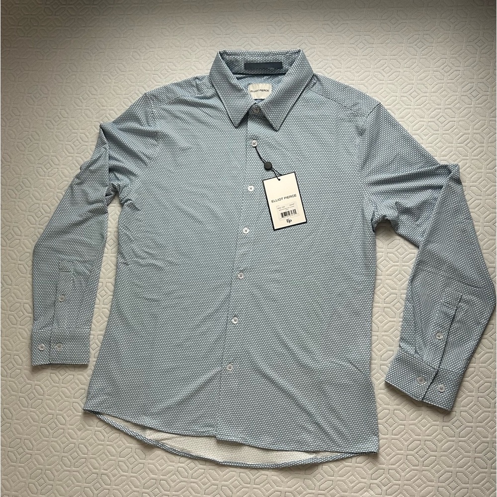 NWT Men's Light Blue Textured Knit Stretch Button Down Shirt Small